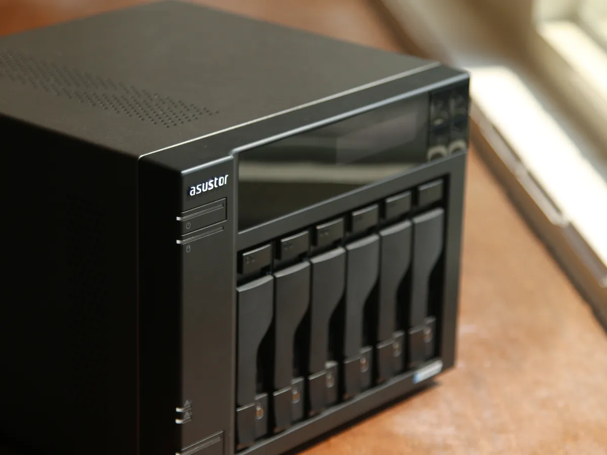 NAS file storage server